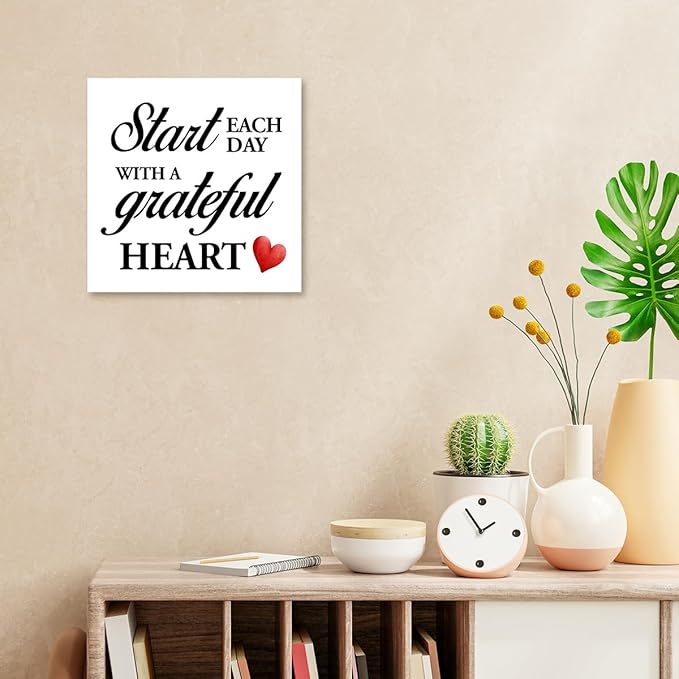 Start Each Day with a Grateful Heart Wood Block Sign Desk Decor,Grateful Table Sign Wooden Box Plaque Sign Desk Decor for Home College Office Shelf Table Decor Decorations