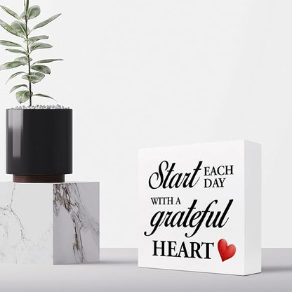 Start Each Day with a Grateful Heart Wood Block Sign Desk Decor,Grateful Table Sign Wooden Box Plaque Sign Desk Decor for Home College Office Shelf Table Decor Decorations