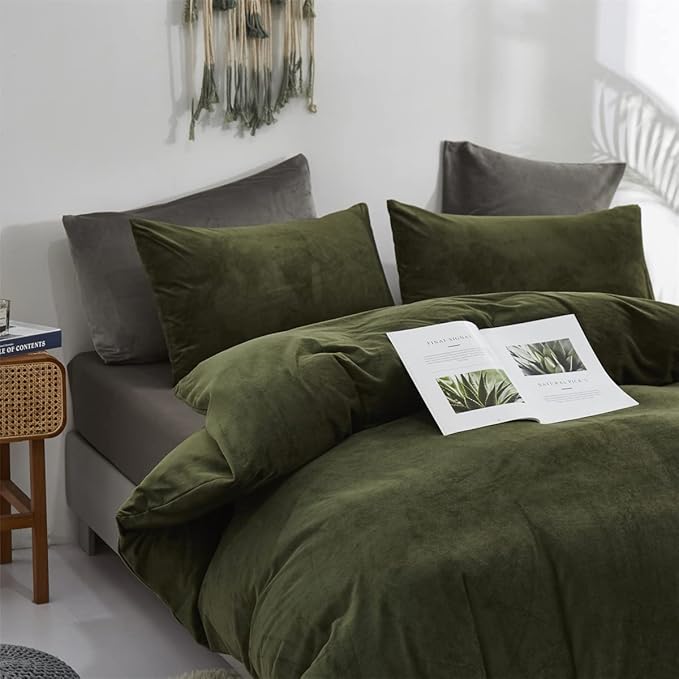 Wellboo Olive Green Velvet Comforter Sets Full Size Fluffy Army Green Bedding Comforters Soft Women Men Solid Dark Green Flannel Quilt Modern Blackish Green Sherpa Bed Puffy Military Green Blankets