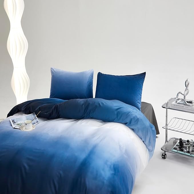 Wellboo Gradient Blue Velvet Comforter King Fluffy Blue White Bedding Comforters Women Men Ocean Sea Blue Velvet Quilts Modern White and Sky Blue Gradient Flannel Bed Abstract Art Watercolor Comforter
