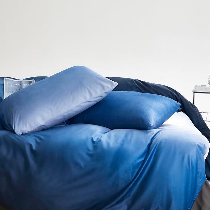 Wellboo Gradient Blue Velvet Comforter King Fluffy Blue White Bedding Comforters Women Men Ocean Sea Blue Velvet Quilts Modern White and Sky Blue Gradient Flannel Bed Abstract Art Watercolor Comforter