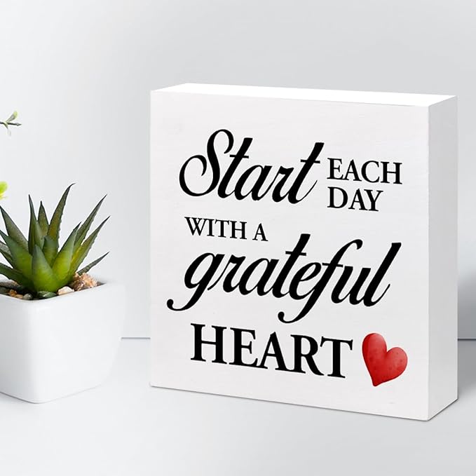 Start Each Day with a Grateful Heart Wood Block Sign Desk Decor,Grateful Table Sign Wooden Box Plaque Sign Desk Decor for Home College Office Shelf Table Decor Decorations