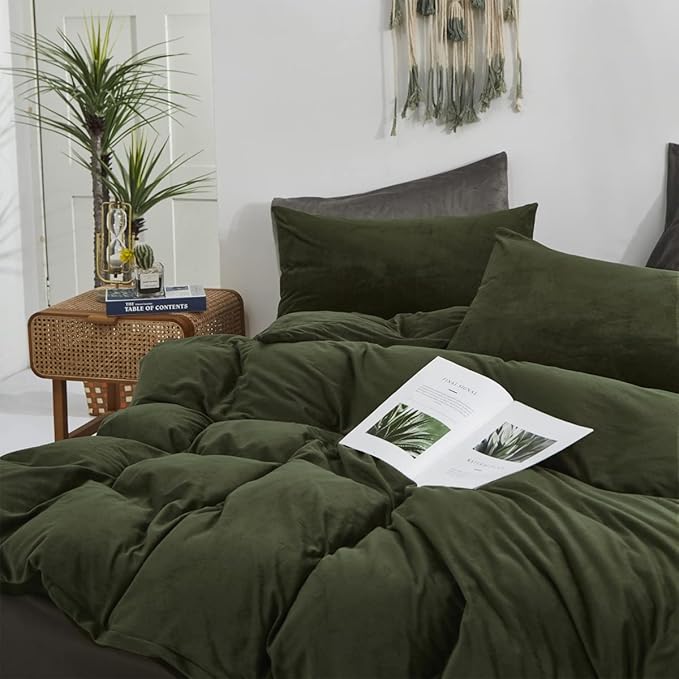 Wellboo Olive Green Velvet Comforter Sets Full Size Fluffy Army Green Bedding Comforters Soft Women Men Solid Dark Green Flannel Quilt Modern Blackish Green Sherpa Bed Puffy Military Green Blankets