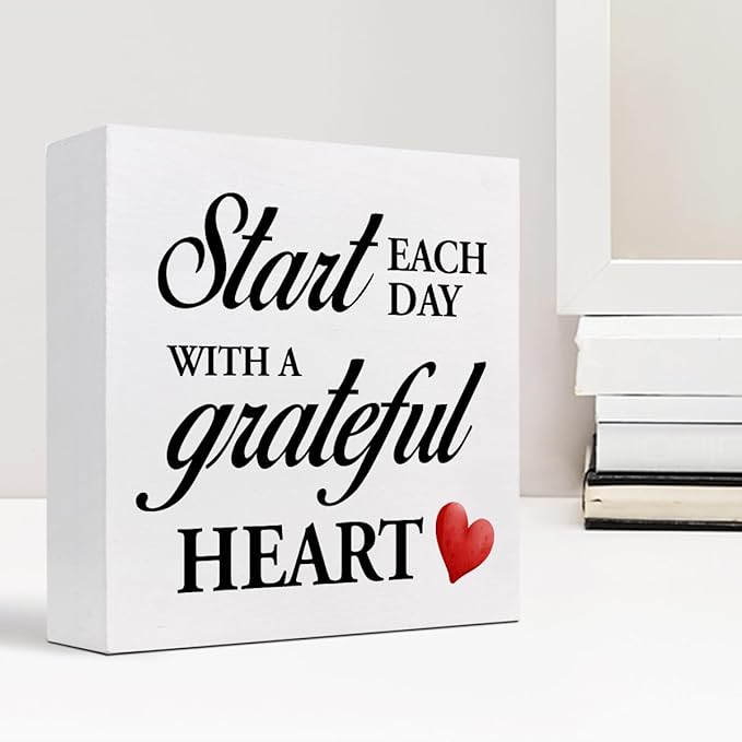 Start Each Day with a Grateful Heart Wood Block Sign Desk Decor,Grateful Table Sign Wooden Box Plaque Sign Desk Decor for Home College Office Shelf Table Decor Decorations