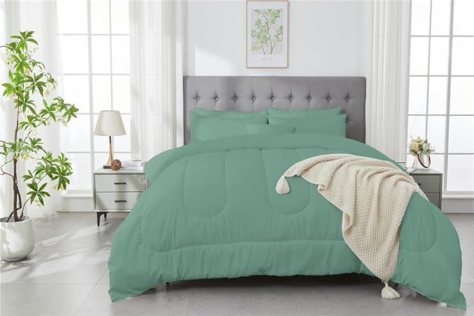 3 Piece Solid Color All Season Bedding Comforter Set Microfiber Soft Lightweight Bedding Set for Kids Teens Adults Room Decor with 1 Comforter and 2 Pillowcases King
