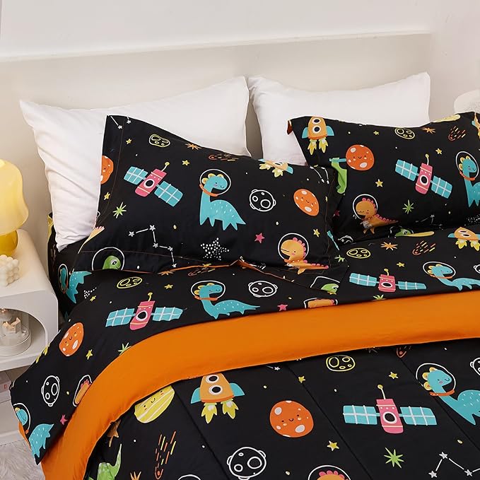 Space Dinosaur Kids Comforter Set for Boys Full Size, Cute Reversible Quilted Black Printed Bedding Set with Pillow Sham, Lightweight Soft Breathable Washable Bed Set 3 Piece