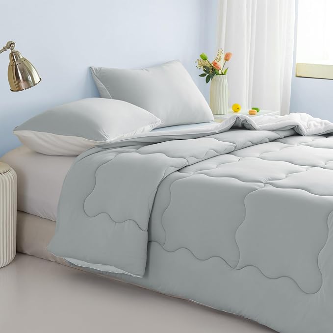 COTTEBED Reversible Queen Bed Comforter Set - Jersey Knit T-Shirt Feel Full Size Bedding 1 Down Blanket Quilt & 2 Pillow Sham - Ultra-Soft Fluffy Lightweight Cozy All Season Use (Light Gray and White)