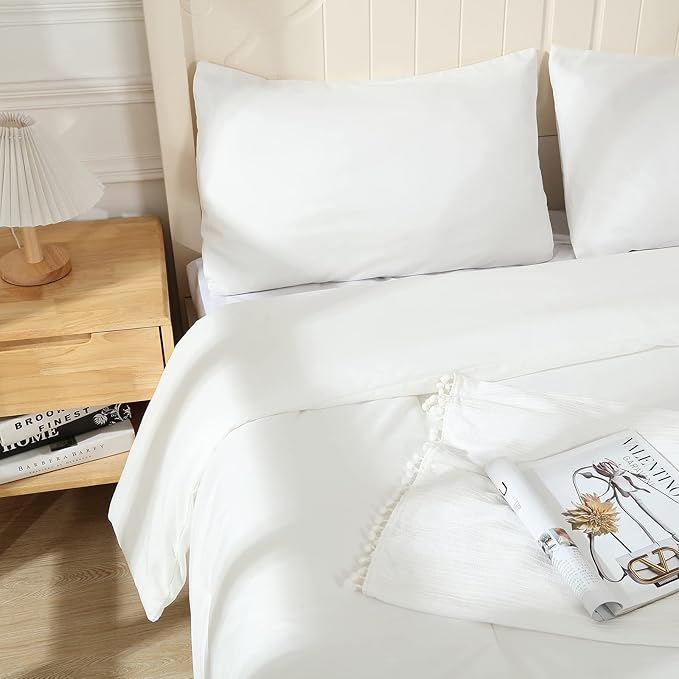 White Comforter King Size, Aesthetic Modern Bedding Set for Women/Men, Cute Soft & Lightweight Chic Microfiber Bed Sets, 3 pcs-1 Comforter & 2 Pillowcases (104x90 Inches)