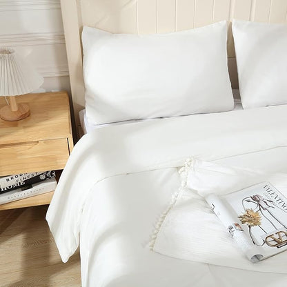 White Comforter King Size, Aesthetic Modern Bedding Set for Women/Men, Cute Soft & Lightweight Chic Microfiber Bed Sets, 3 pcs-1 Comforter & 2 Pillowcases (104x90 Inches)