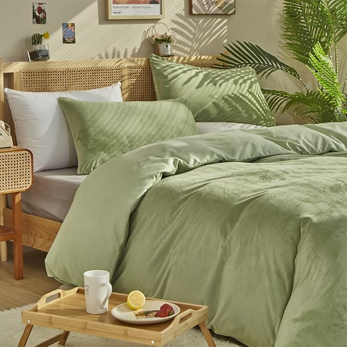 Wellboo Sage Green Velvet Comforter Sets California King Light Green Fluffy Bedding Cal King Solid Color Flannel Quilt Women Men Grass Green Comforters Micromink Sherpa Fuzzy Warm Plush Bedding Soft