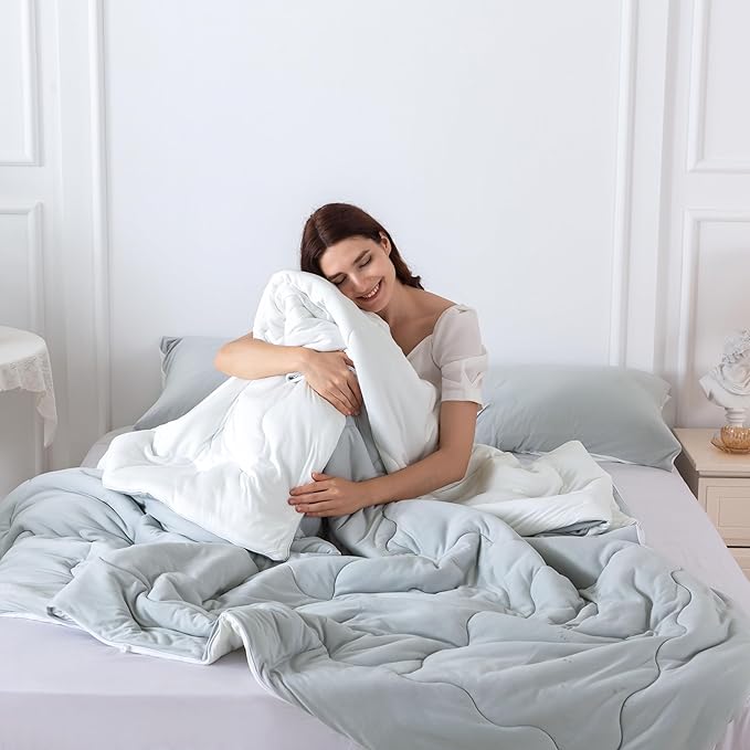 COTTEBED Reversible Queen Bed Comforter Set - Jersey Knit T-Shirt Feel Full Size Bedding 1 Down Blanket Quilt & 2 Pillow Sham - Ultra-Soft Fluffy Lightweight Cozy All Season Use (Light Gray and White)