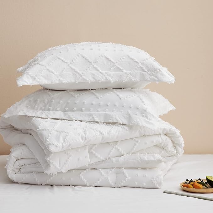 Bedsure California King Comforter Set - White Comforter, Boho Tufted Shabby Chic Bedding Comforter Set, 3 Pieces Farmhouse Bed Set for All Seasons, Fluffy Soft Bedding Set with 2 Pillow Shams
