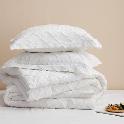 Bedsure California King Comforter Set - White Comforter, Boho Tufted Shabby Chic Bedding Comforter Set, 3 Pieces Farmhouse Bed Set for All Seasons, Fluffy Soft Bedding Set with 2 Pillow Shams