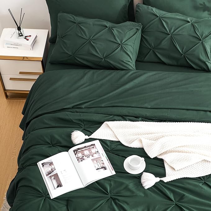 Ubauba 7pc Dark Green Comforter Set Queen Size, Hunter Green Pintuck Bed in a Bag 7 Piece, All Season Emerald Pinched Pleat Bedding Set with Comforter and Sheets (Green,Queen)