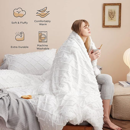 Bedsure California King Comforter Set - White Comforter, Boho Tufted Shabby Chic Bedding Comforter Set, 3 Pieces Farmhouse Bed Set for All Seasons, Fluffy Soft Bedding Set with 2 Pillow Shams