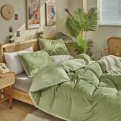 Wellboo Sage Green Velvet Comforter Sets King Light Green Fluffy Bedding Solid Color Green Flannel Quilt Women Men Grass Green Comforters Micromink Sherpa Fuzzy Warm Bed Luxury Sage Dorm Plush Bedding