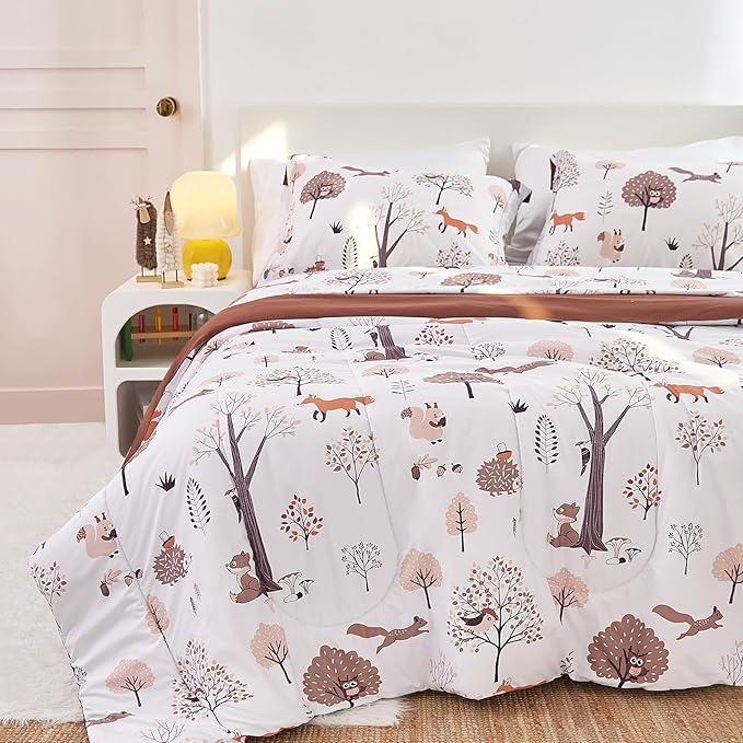 Kids Comforter Set for Boys Girls Full Size, Cute Reversible Quilted Woodland Forest Animal Print Fall Bedding with Pillow Sham, Lightweight Soft Breathable Machine Camping Themed Bed Set 3 Piece
