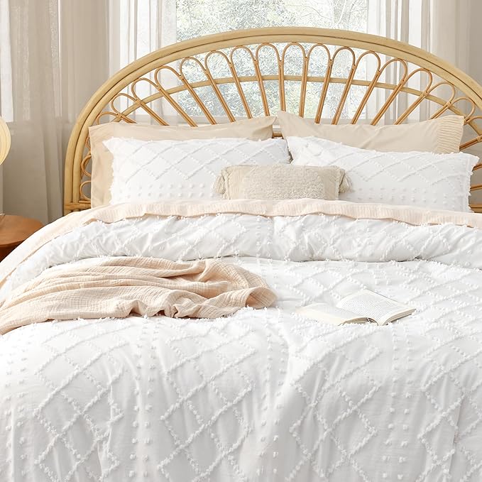 Bedsure Oversized King Comforter - White Comforter Set, Boho Tufted Shabby Chic Bedding Comforter Set, 3 Pieces Farmhouse Bed Set for All Seasons, Fluffy Soft Bedding Set with 2 Pillow Shams