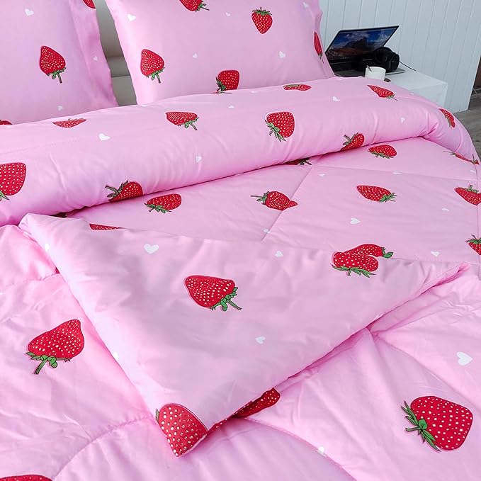 SDY 3PCS Twin Size Strawberry Comforter Set, Pink Bed Set Bed in a Bag, Princess Twin Bedding Set, Kawaii Room Decor, Strawberry Bedding Kids Twin Size Comforter Set for Girls, Teen…