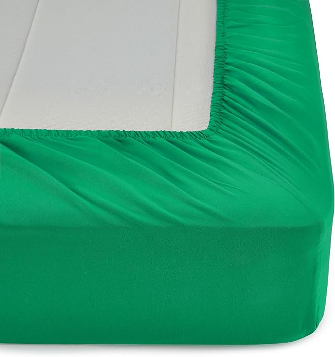 Amazon Basics 5 Piece Microfiber Kid's Bed-in-a-Bag Bedding Set, Twin, Green, Solid
