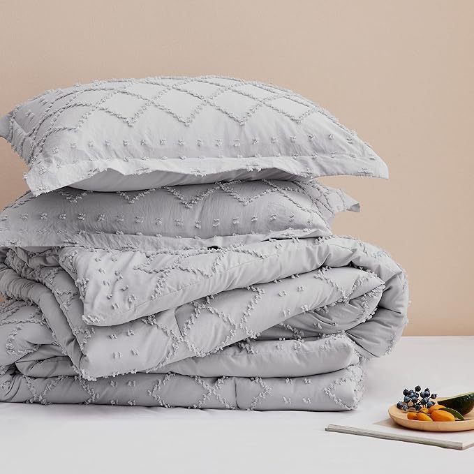 Bedsure Queen Comforter Set - Light Grey Comforter, Boho Tufted Shabby Chic Bedding Comforter Set, 3 Pieces Vintage Farmhouse Bed Set for All Seasons, Fluffy Soft Bedding Set with 2 Pillow Shams