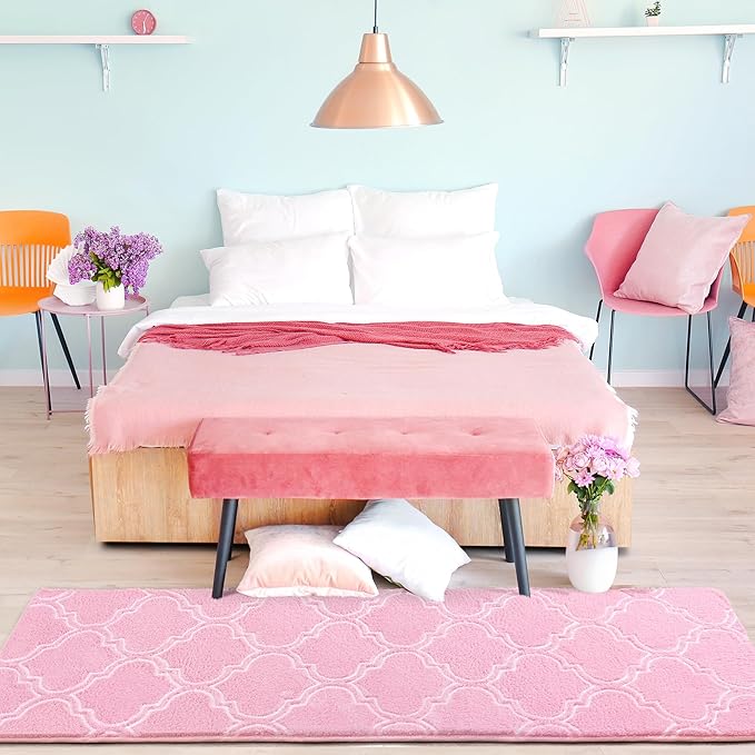 Chicrug Shag Geometric Modern Runner Rug for Bedroom, 2x6 Feet Memory Foam Indoor Hallway Runner Carpet, Fluffy Rug for Living Room Bedside Room Decor for Family, Pink/White