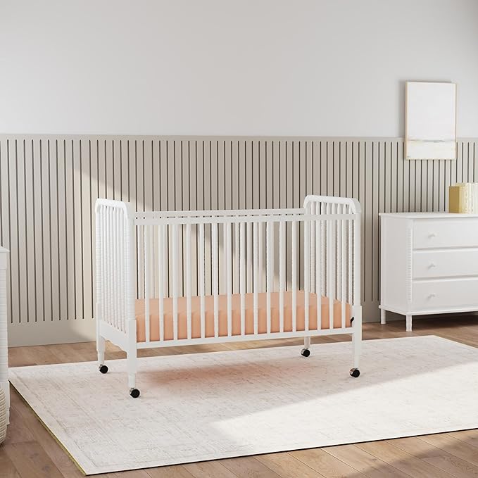 DaVinci Jenny Lind 3-in-1 Convertible Crib in White, Removable Wheels, Greenguard Gold (Mattress Not Included)