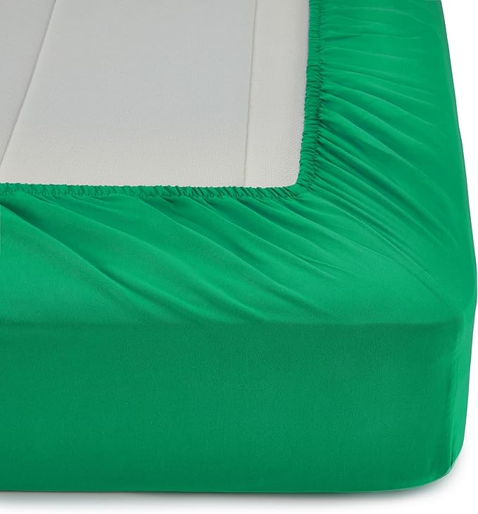 Amazon Basics 7 Piece Microfiber Kid's Bed-in-a-Bag Bedding Set, Full/Queen, Green, Solid