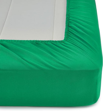 Amazon Basics 7 Piece Microfiber Kid's Bed-in-a-Bag Bedding Set, Full/Queen, Green, Solid