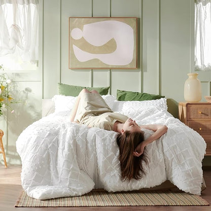 Bedsure Full Size Comforter Set - White Comforter, Boho Tufted Shabby Chic Bedding Comforter Set, 3 Pieces Vintage Farmhouse Bed Set for All Seasons, Fluffy Soft Bedding Set with 2 Pillow Shams