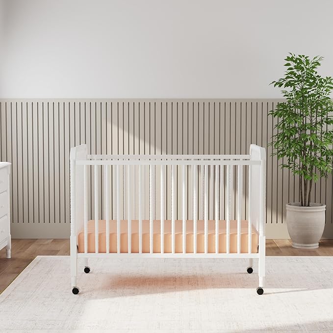 DaVinci Jenny Lind 3-in-1 Convertible Crib in White, Removable Wheels, Greenguard Gold (Mattress Not Included)