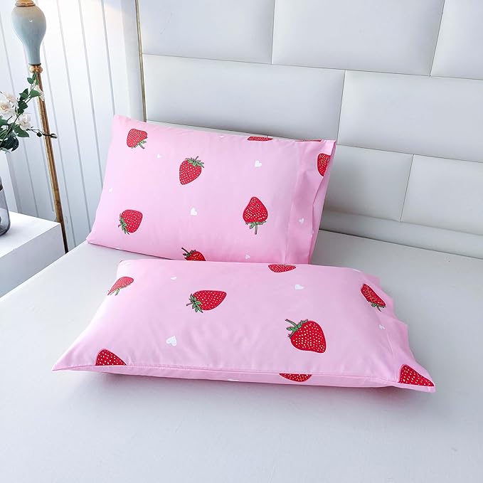 SDY 3PCS Twin Size Strawberry Comforter Set, Pink Bed Set Bed in a Bag, Princess Twin Bedding Set, Kawaii Room Decor, Strawberry Bedding Kids Twin Size Comforter Set for Girls, Teen…