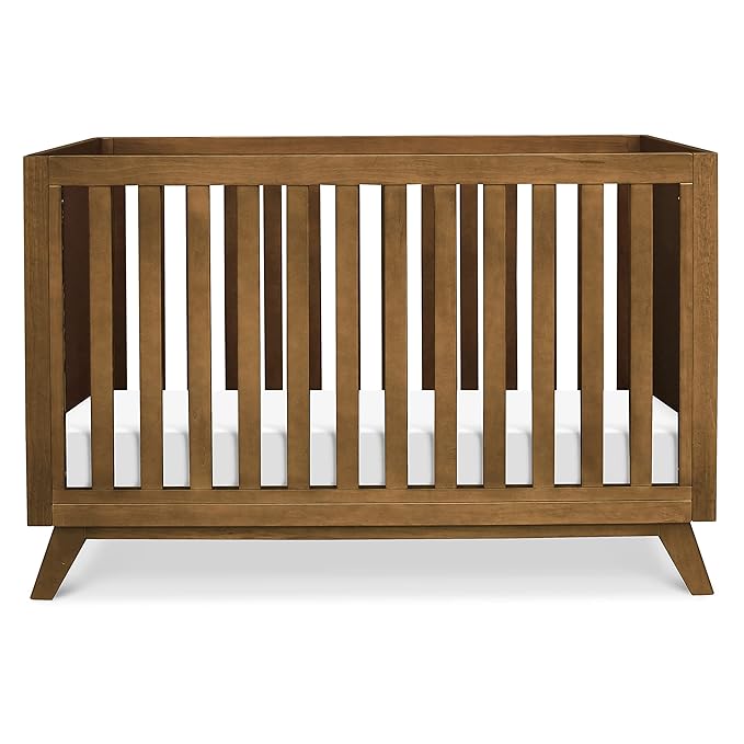 DaVinci Otto 3-in-1 Convertible Crib in Walnut, Greenguard Gold Certified