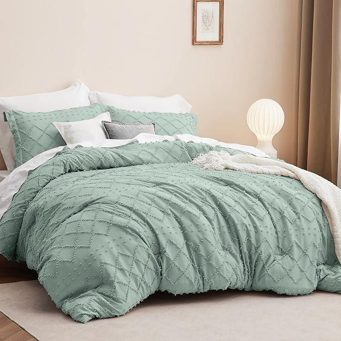 Bedsure California King Comforter Set - Sage Green Comforter, Boho Tufted Shabby Chic Bedding Comforter Set, 3 Pieces Farmhouse Bed Set for All Seasons, Fluffy Soft Bedding Set with 2 Pillow Shams