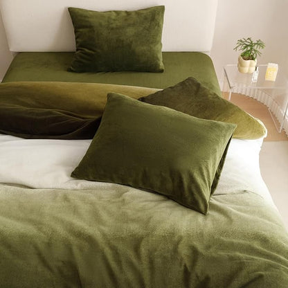 Wellboo Army Green Gradient Comforter California King White and Green Fluffy Bedding Comforters Cal King Modern Green White Flannel Quilts Farmhouse Watercolor Comforters Sherpa Fuzzy Plush Bed