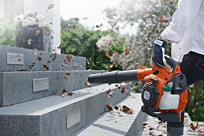 Husqvarna 125BVx Gas Leaf Blower, 28-cc 1.1-HP 2-Cycle Handheld Leaf Blower Vacuum Kit with Mulcher and Vac Bag, 470-CFM, 170-MPH, 12.5-N Powerful Clearing Performance and Ergonomic Design