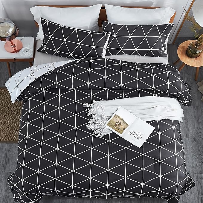 Black & White Comforter Bed in a Bag King for Kids Adults, 3Pcs Reversible Geometric Bedding Set with 2 Pillow Shams for All Seasons (King,104x90inches)