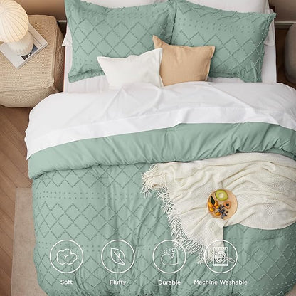 Bedsure California King Comforter Set - Sage Green Comforter, Boho Tufted Shabby Chic Bedding Comforter Set, 3 Pieces Farmhouse Bed Set for All Seasons, Fluffy Soft Bedding Set with 2 Pillow Shams