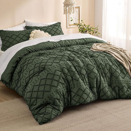 Bedsure Queen Comforter Set - Olive Green Comforter, Boho Tufted Shabby Chic Bedding Comforter Set, 3 Pieces Vintage Farmhouse Bed Set for All Seasons, Fluffy Soft Bedding Set with 2 Pillow Shams