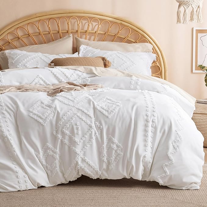 Bedsure Boho Comforter Set King - White Tufted Bedding Comforter Set, 3 Pieces Farmhouse Shabby Chic Embroidery Bedding Set, Soft Geometric Pattern Comforter for All Seasons