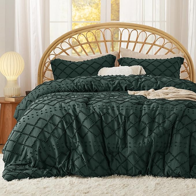 Bedsure Queen Comforter Set - Dark Emerald Green Comforter, Forest Green Boho Tufted Shabby Chic Bedding Comforter Set, 3 Pieces Vintage Farmhouse Bed Set with 2 Pillow Shams for All Seasons